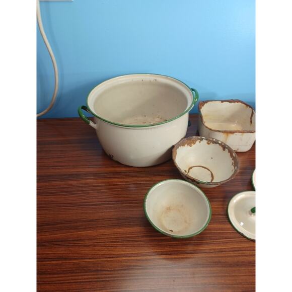 Vintage Enameled Green Trim Cookware Pot Bowls Plate Lids Lot Of 8 Farmhouse - Picture 13 of 16